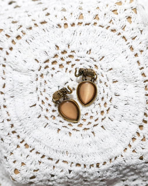 Vintage-style with a teardrop